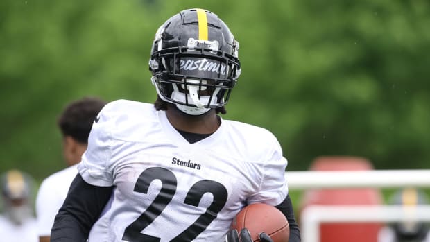 May 26, 2022; Pittsburgh, PA, USA; Pittsburgh Steelers running back Najee Harris (22) participates in organized team activities at UPMC Rooney Sports Complex.